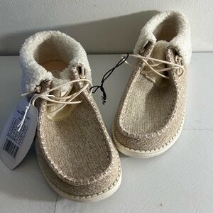 Hey Dude Wendy Fold Brushed Cozy Ivory Boots Size 7